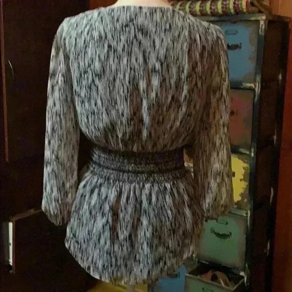 Beautiful blouse! - Picture 7 of 8